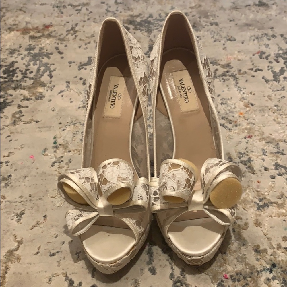 Valentino white lace shoes with a satin heel